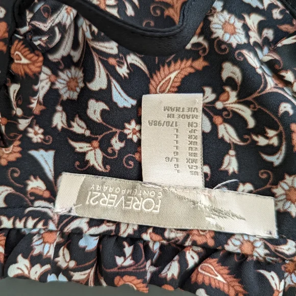 Flowy, patterned top - Picture 4 of 4